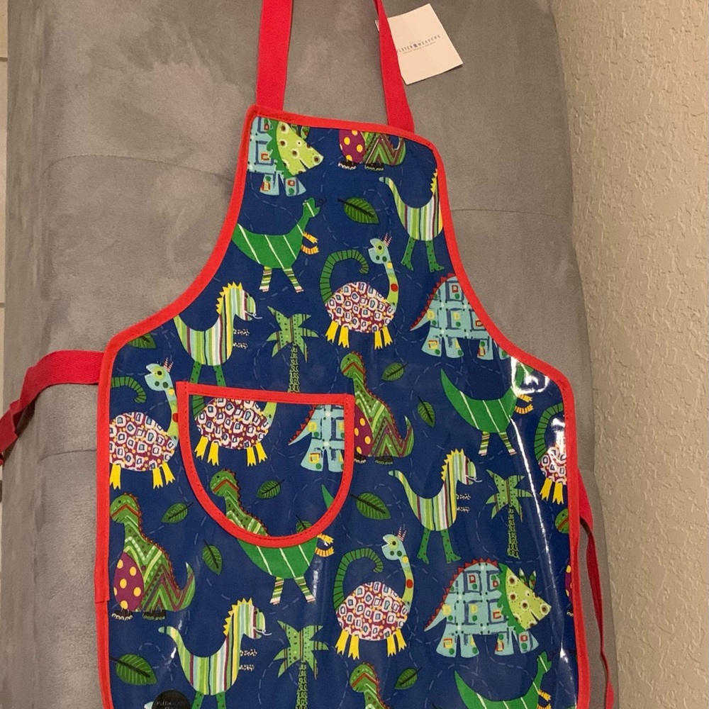 APRON CHILDS PVC APRON
DINOSAUR WATERPROOF NWT ANIMAL KINGDOM GIFT SHOP UNISEX